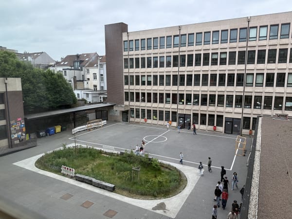 這所公立學校沒有新科技，卻讓學生學會掌握自己的學習